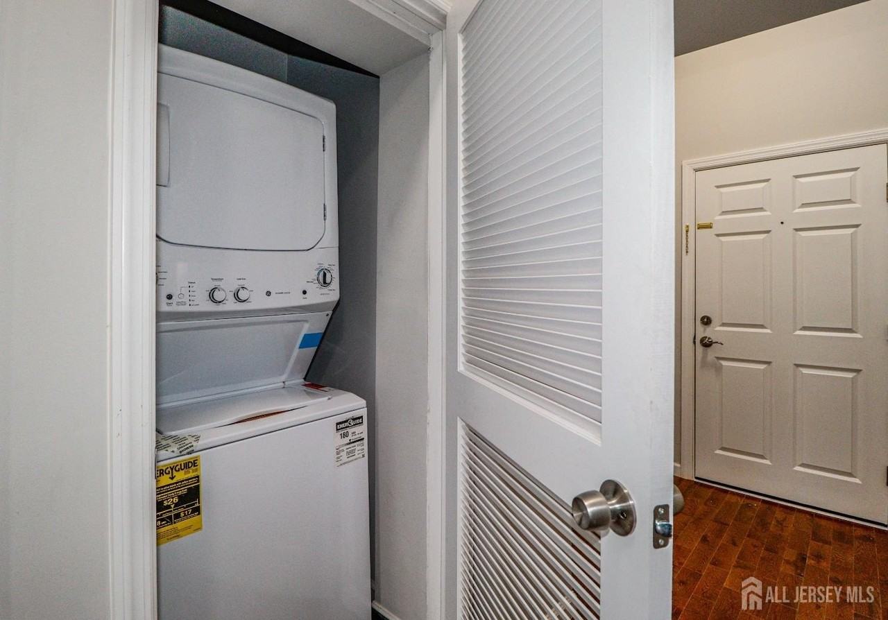 33 2nd St - Photo 4 of 7