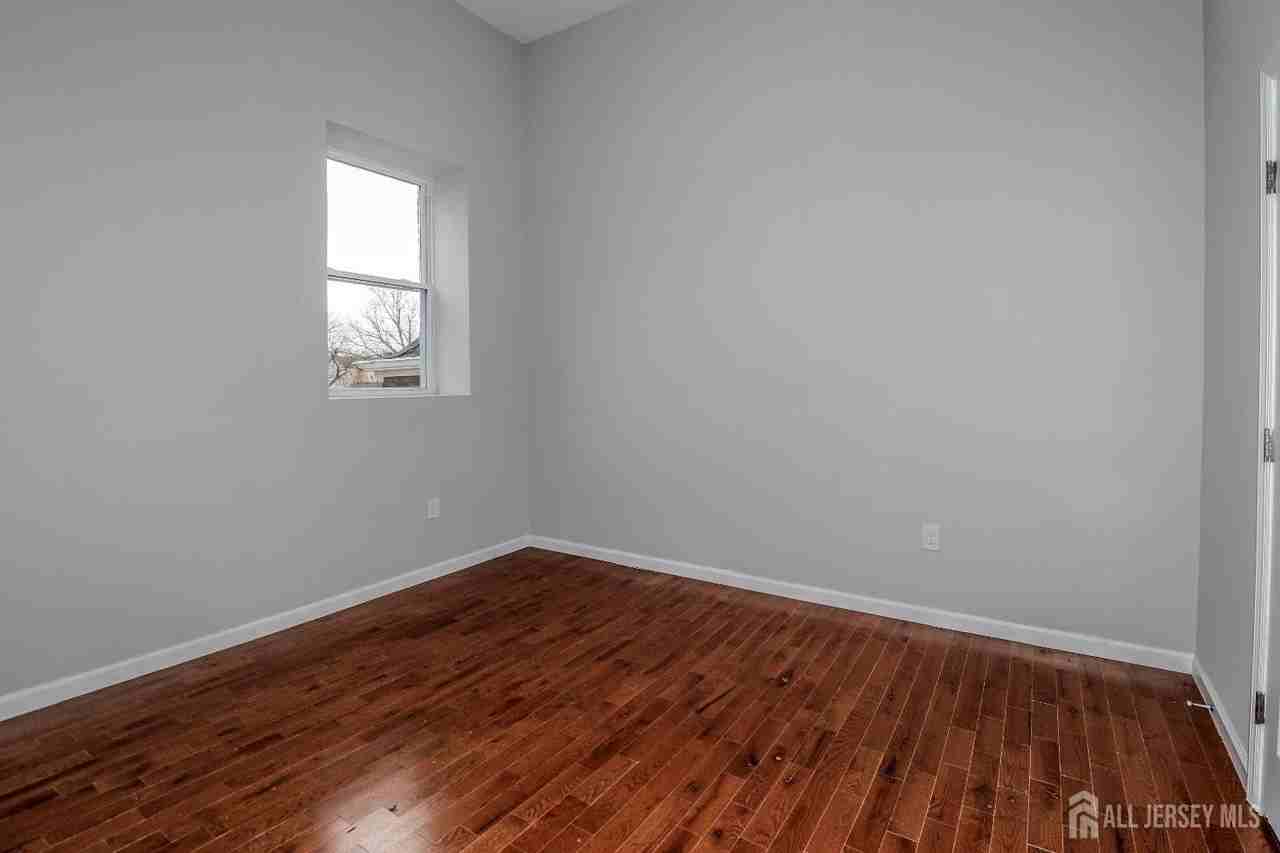 33 2nd St - Photo 6 of 7