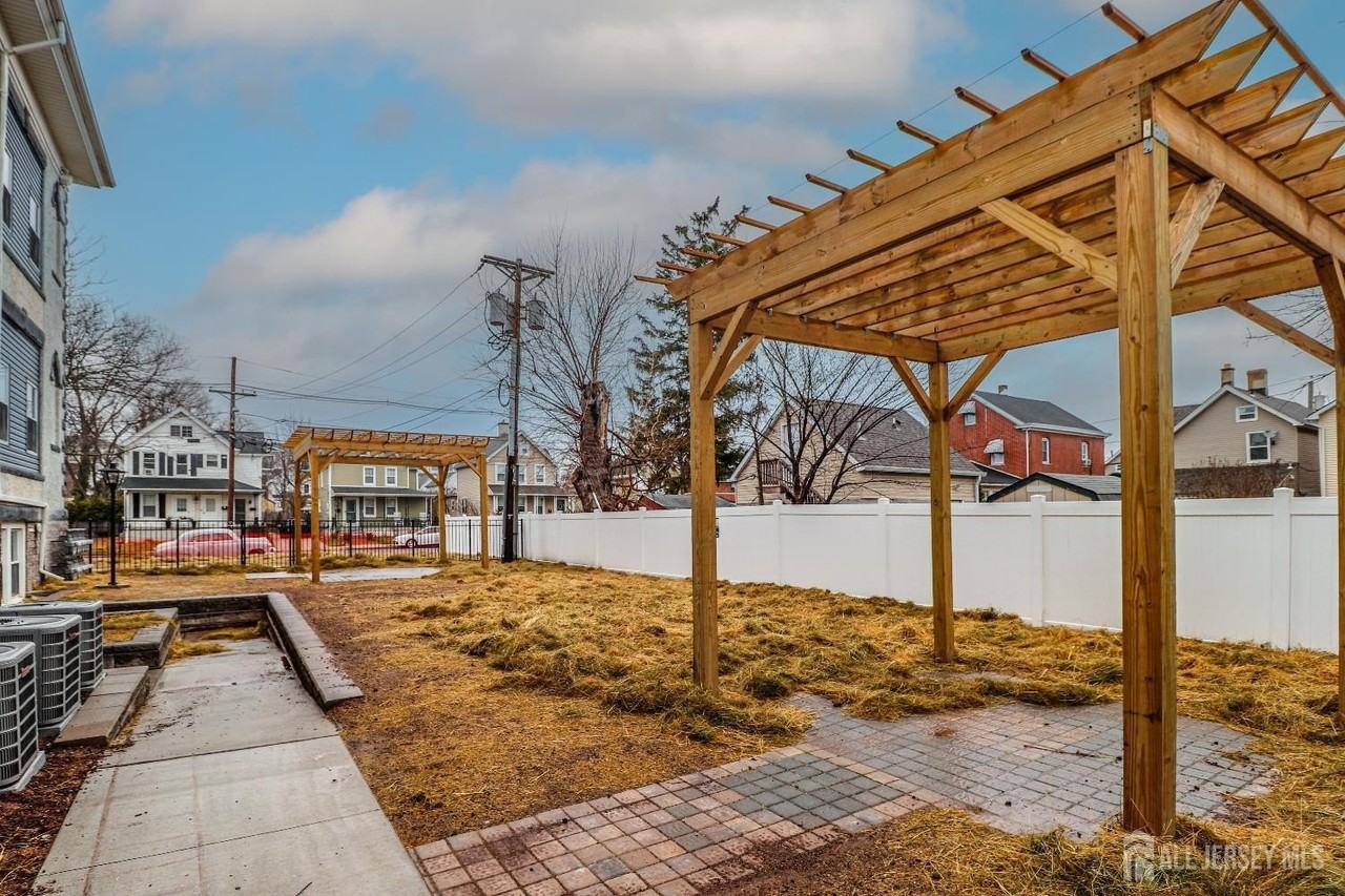 33 2nd St - Photo 7 of 7