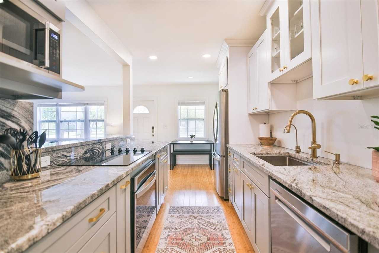 2181 Hyde Park St - Photo 6 of 17