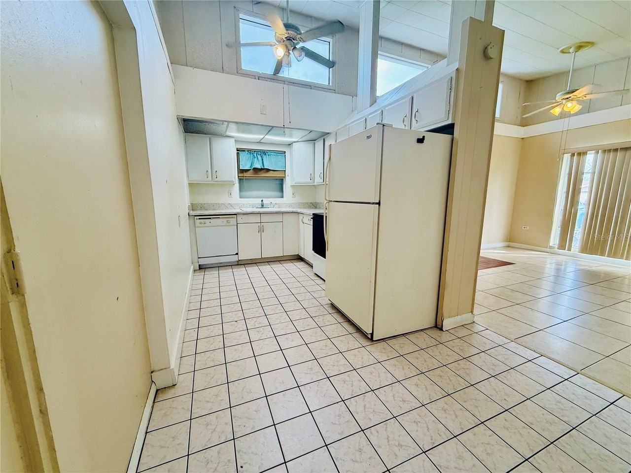 164 Tradewinds Dr Nw - Photo 3 of 8