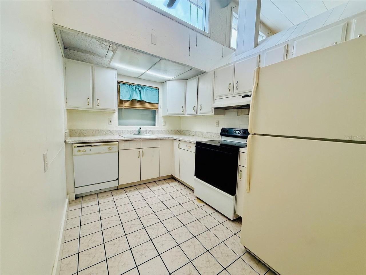 164 Tradewinds Dr Nw - Photo 4 of 8