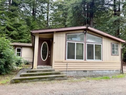 300 Creekside Ln - Photo 2 of 23