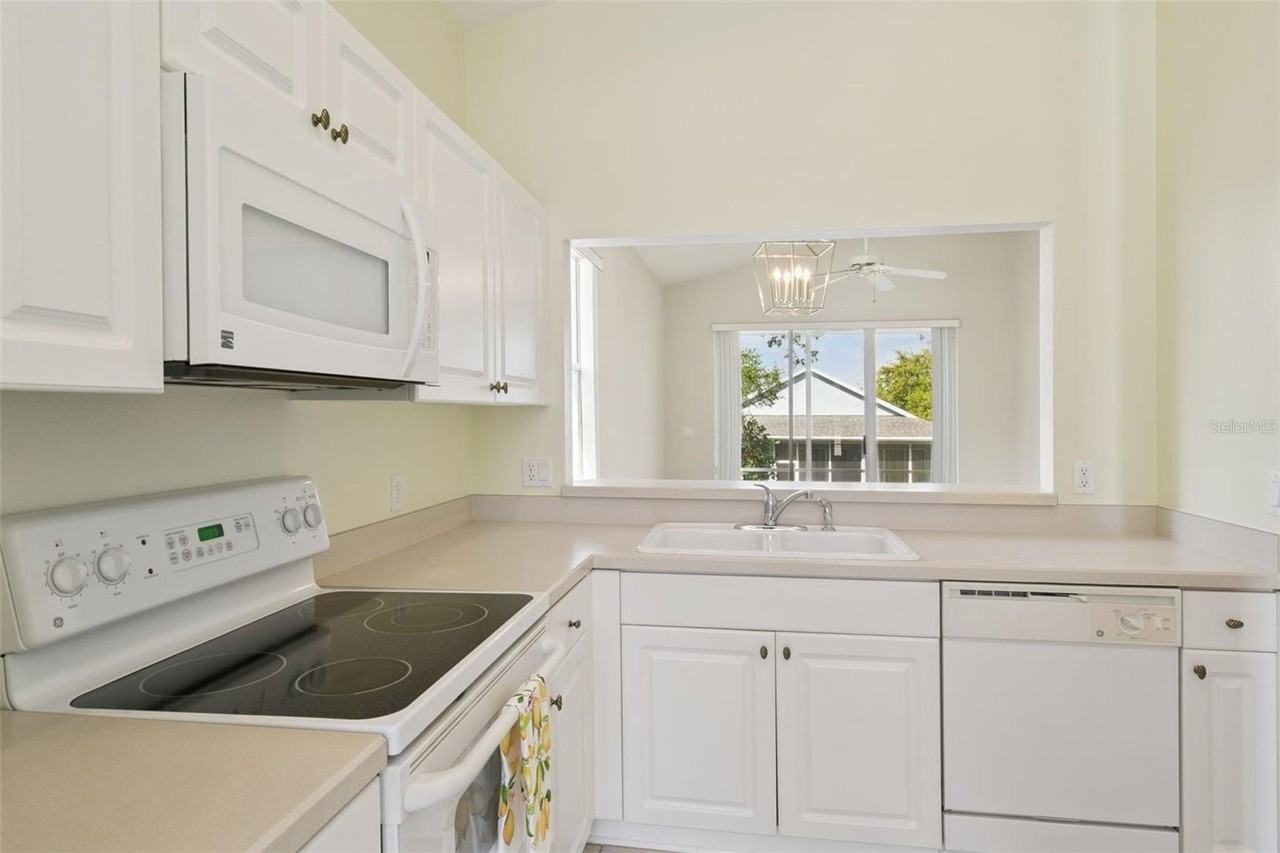 771 Wolf Creek St - Photo 7 of 47