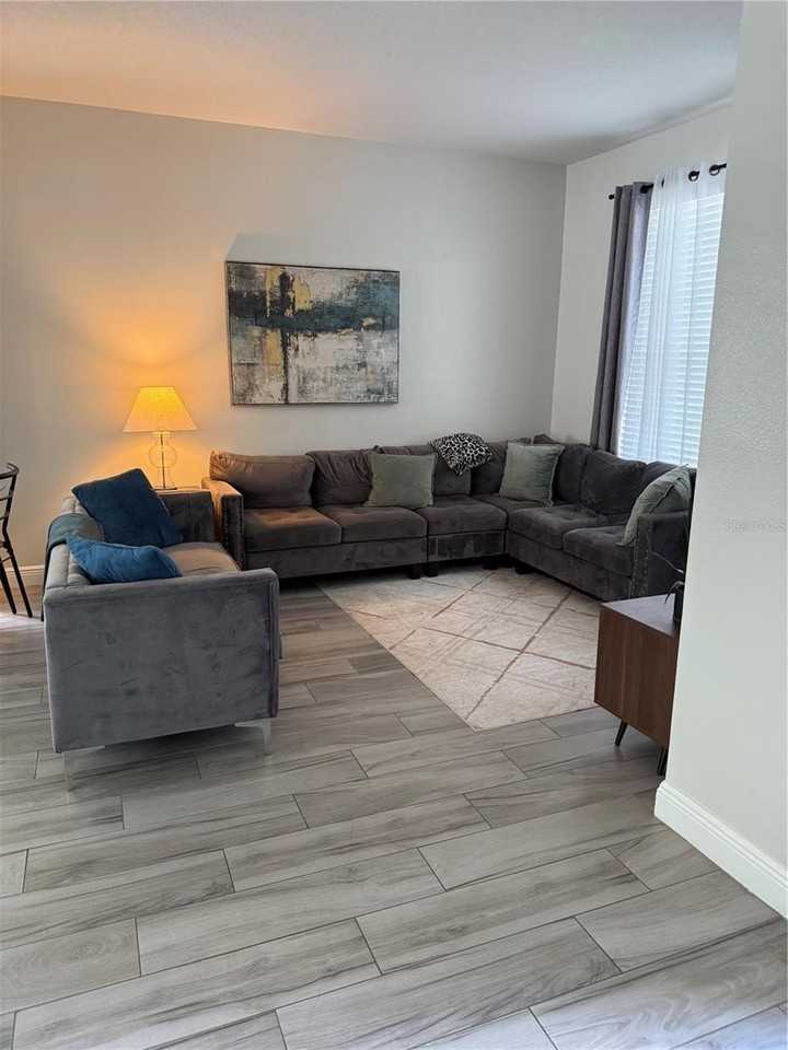 338 Holborn Loop - Photo 5 of 45