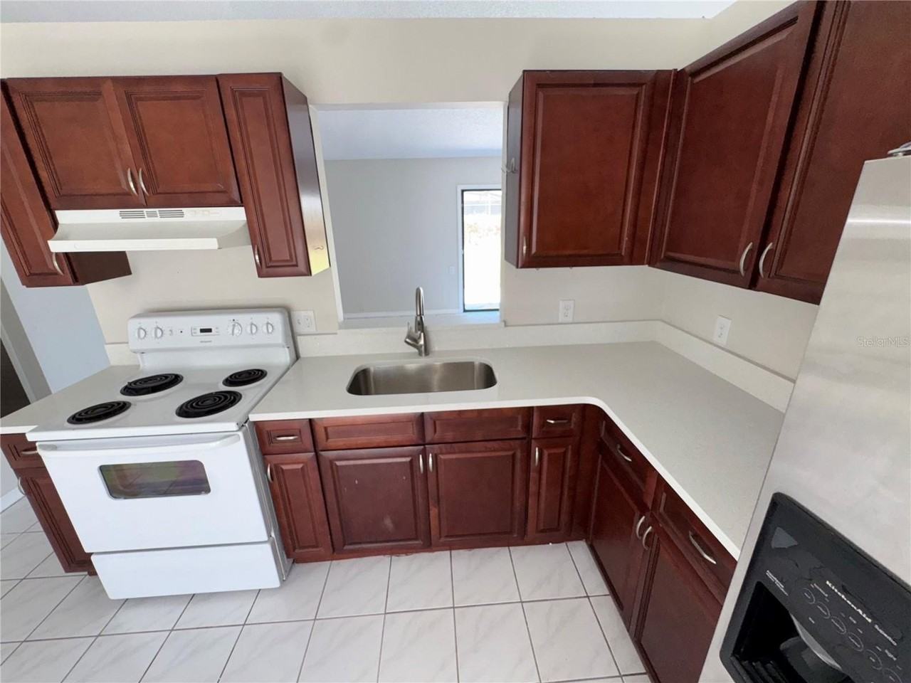 2873 Cottondale Dr - Photo 3 of 7