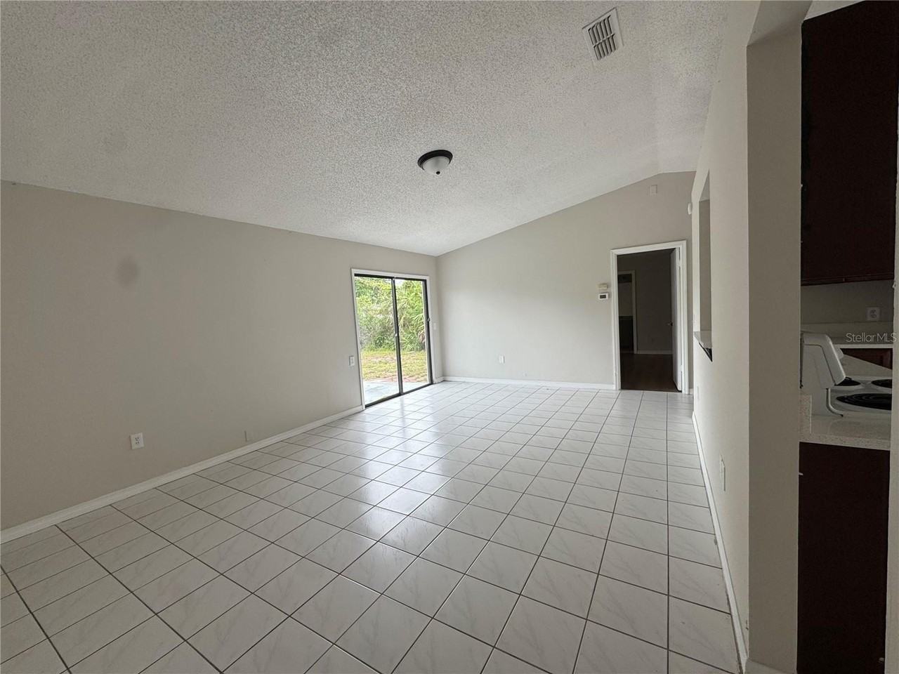 2873 Cottondale Dr - Photo 5 of 7