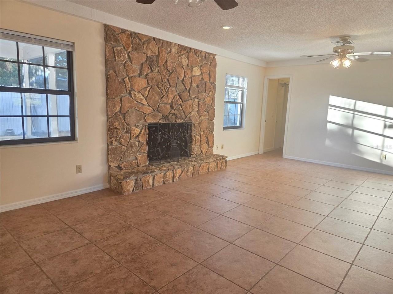 2900 N Mills Ave - Photo 3 of 27