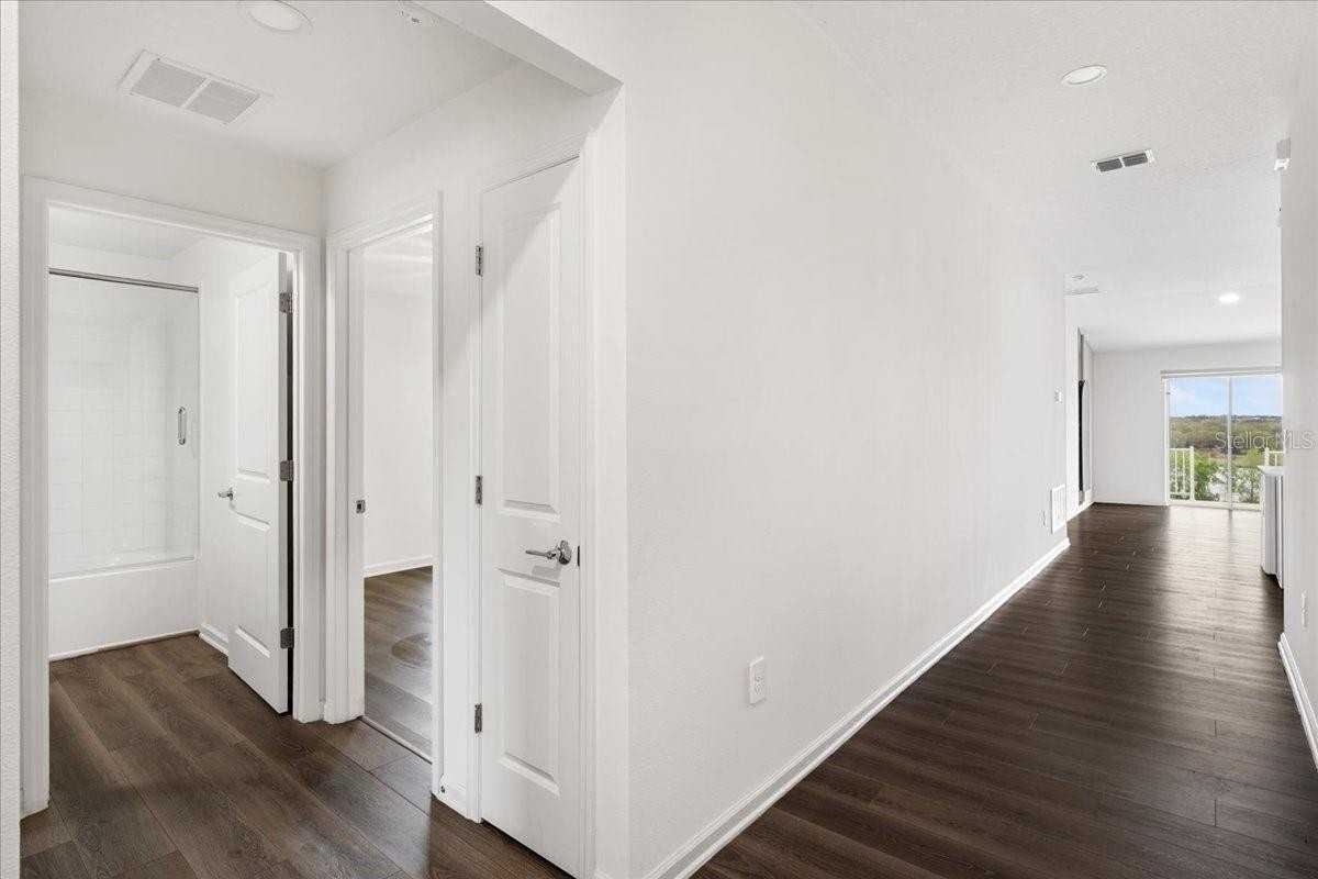 946 Laurel View Way - Photo 3 of 17