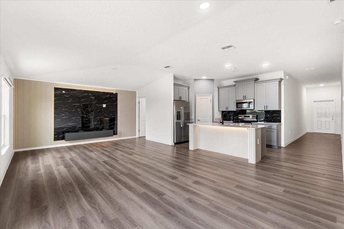 946 Laurel View Way - Photo 6 of 17