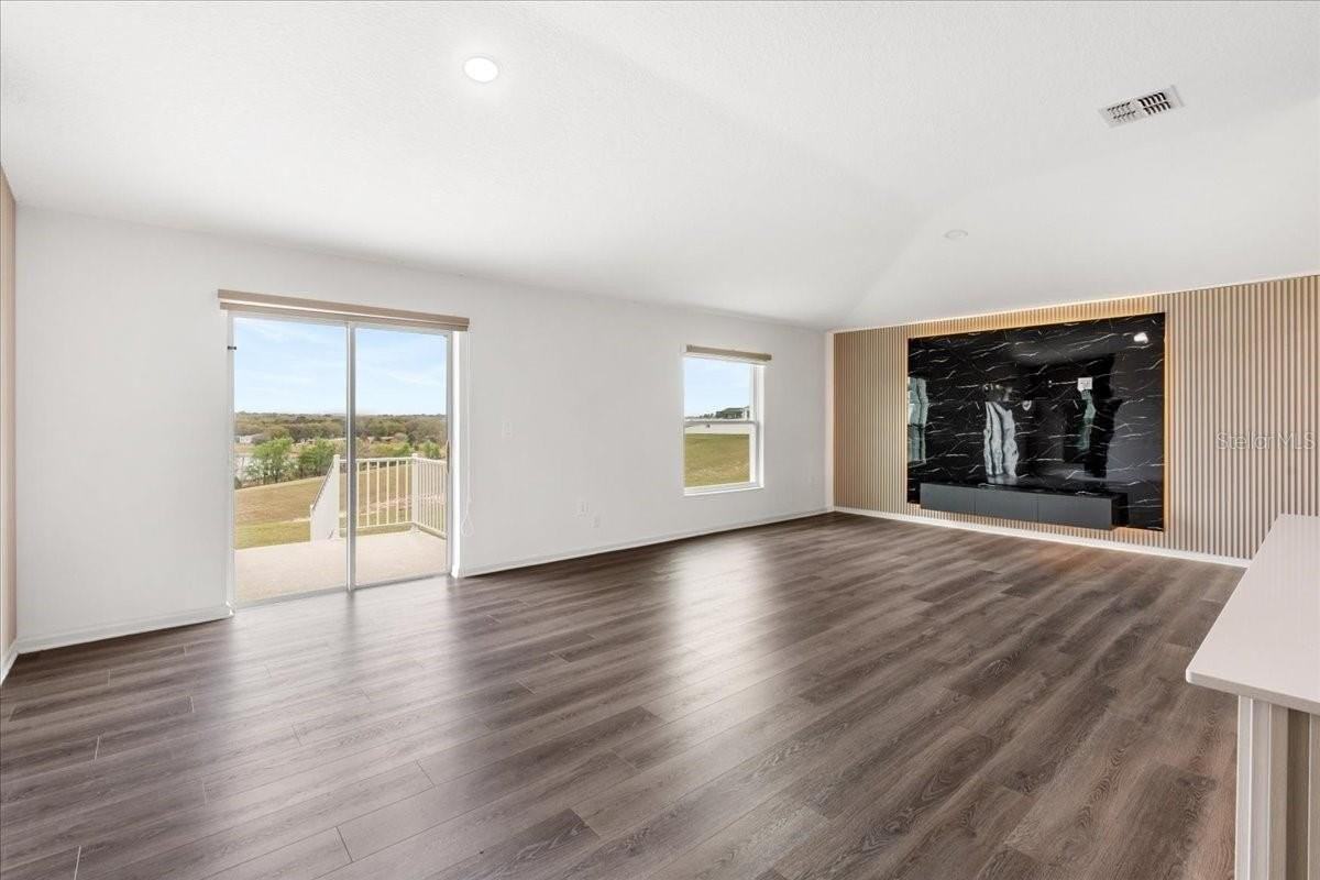 946 Laurel View Way - Photo 7 of 17