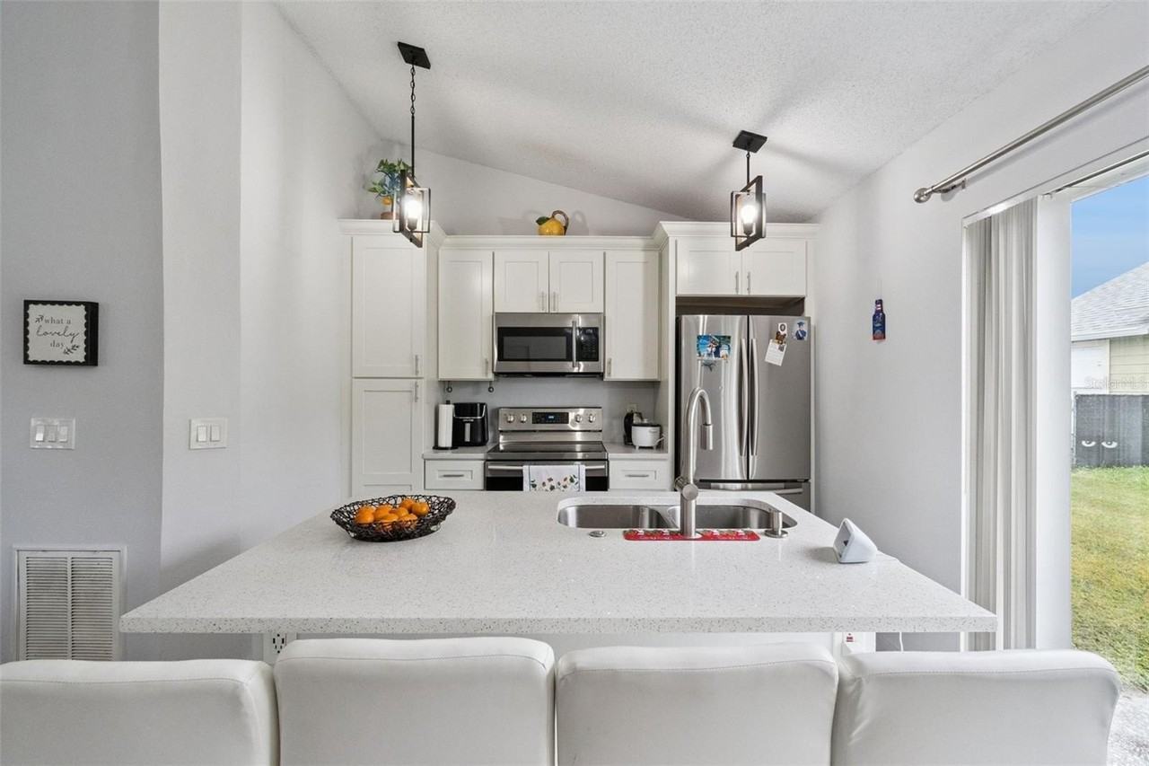 2409 Lincolnshire Ct - Photo 6 of 18