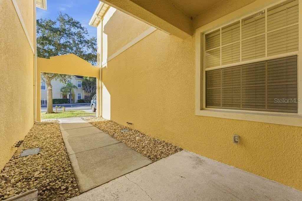 2795 Oakwater Dr - Photo 3 of 38