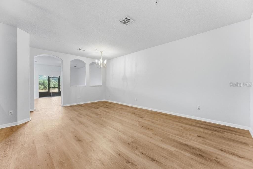 2795 Oakwater Dr - Photo 6 of 38