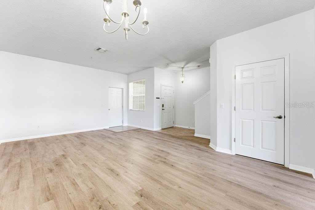 2795 Oakwater Dr - Photo 7 of 38