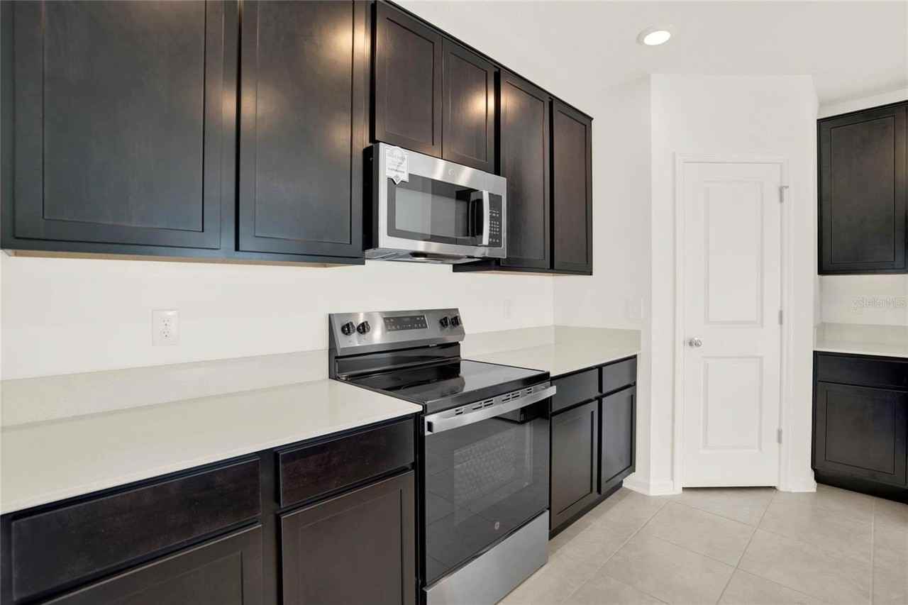 517 Bell Prairie Cir - Photo 7 of 42