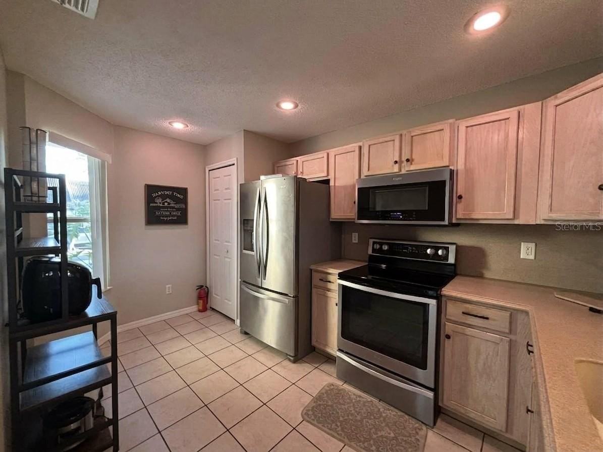 2487 Saint Augustine Blvd - Photo 6 of 20