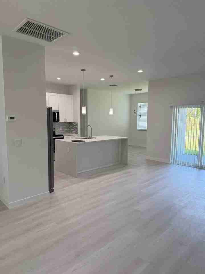 691 San Filippo Dr Se - Photo 5 of 26