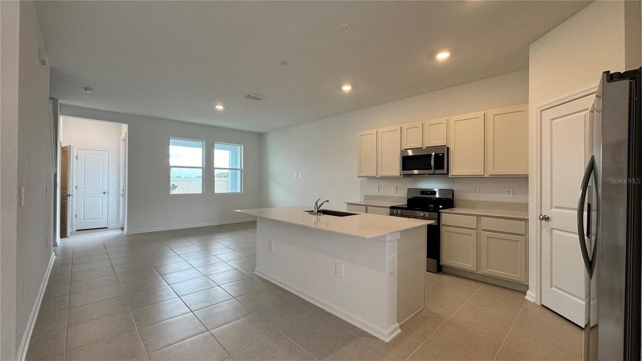 325 Sol Vista Dr - Photo 3 of 28