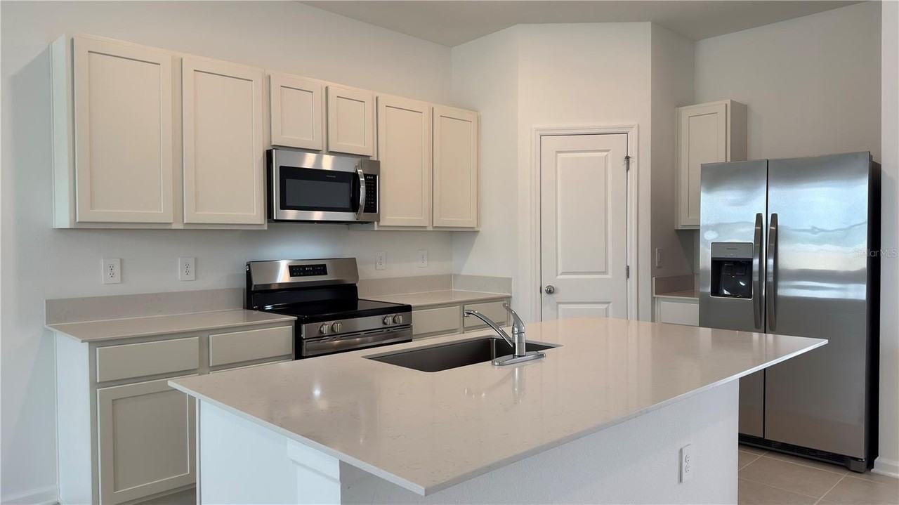 325 Sol Vista Dr - Photo 7 of 28