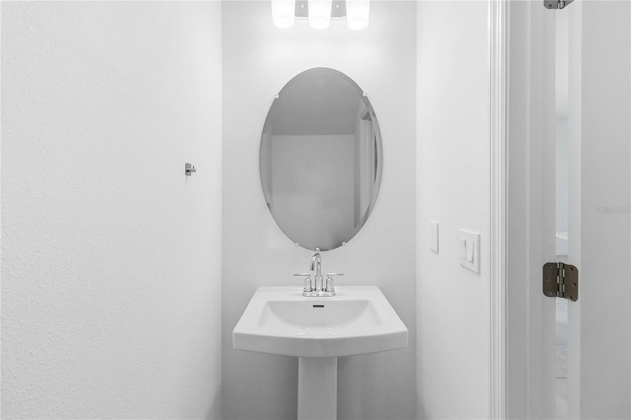 1851 Roosevelt Pl - Photo 3 of 19