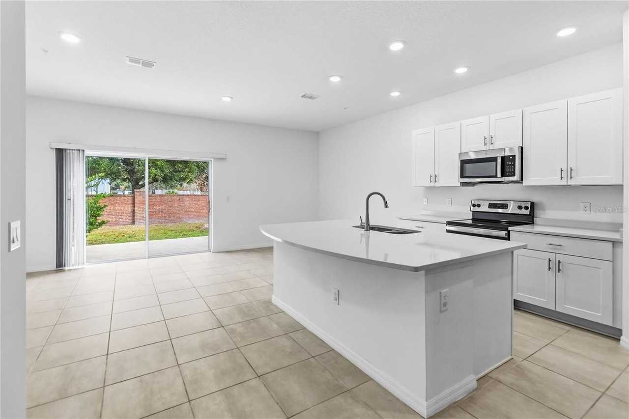 1851 Roosevelt Pl - Photo 4 of 19