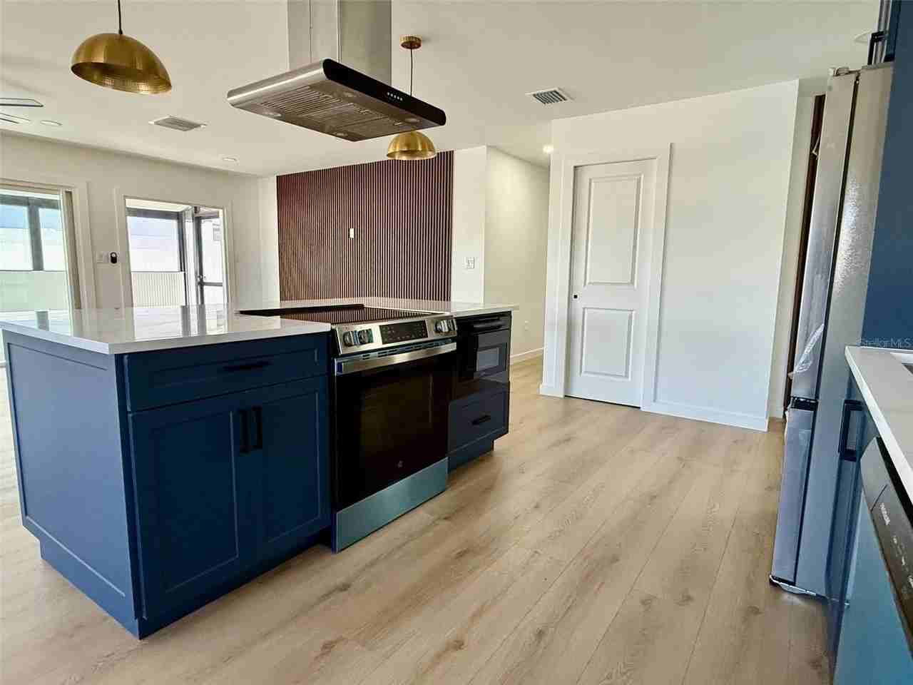 3930 E Eden Roc Cir - Photo 6 of 34
