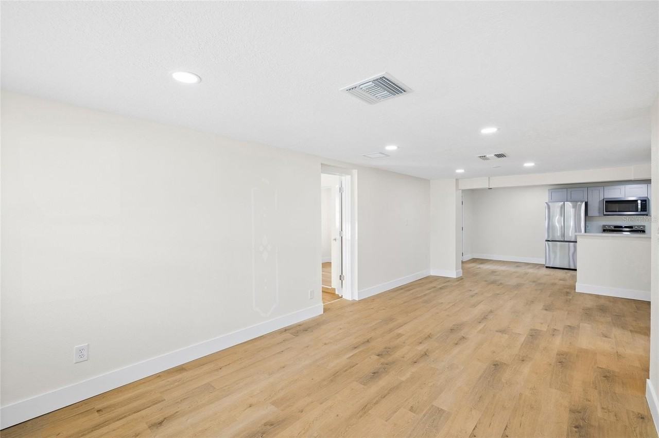 4403 N 48th St - Photo 5 of 32