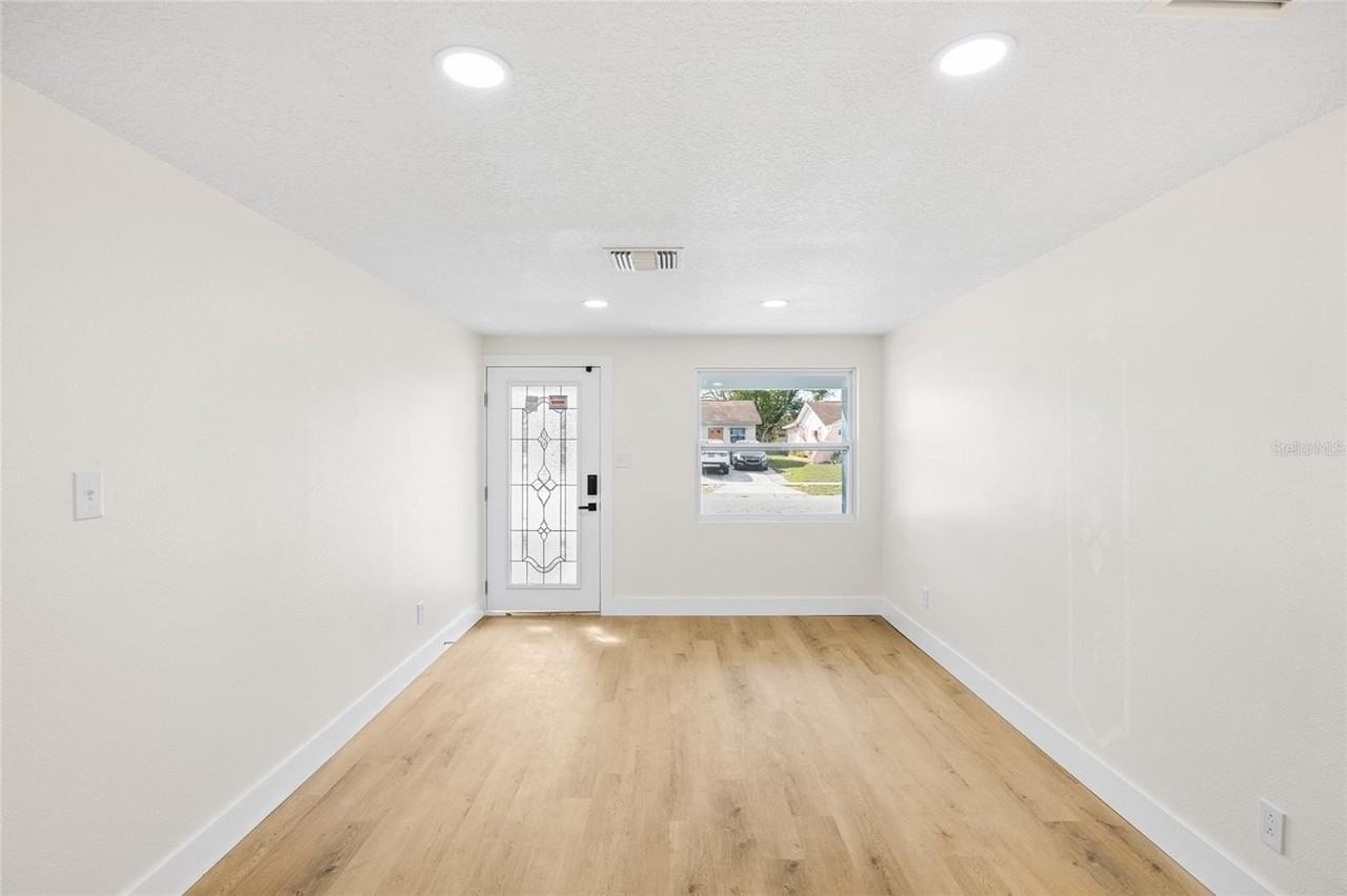 4403 N 48th St - Photo 6 of 32