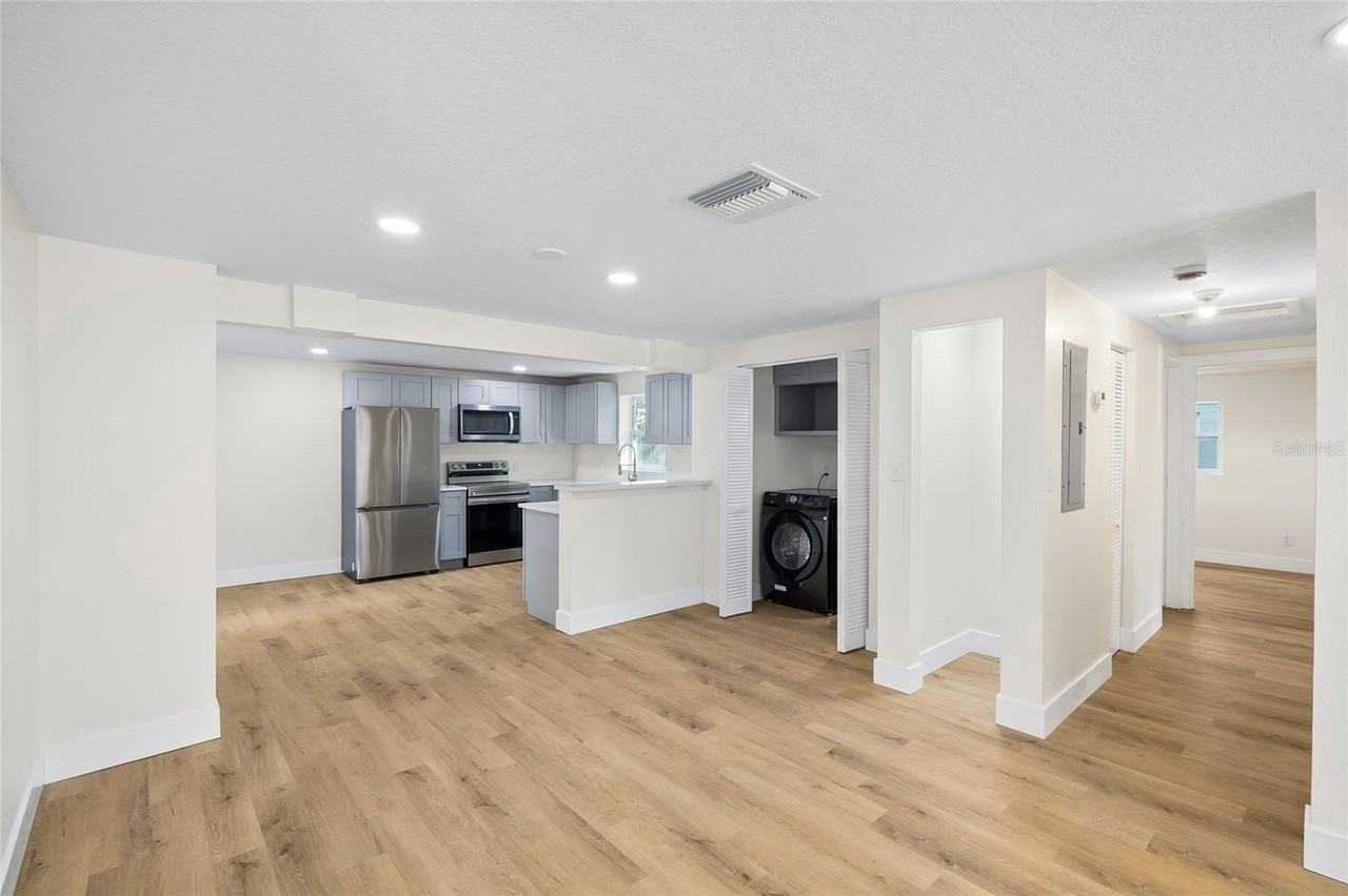 4403 N 48th St - Photo 7 of 32