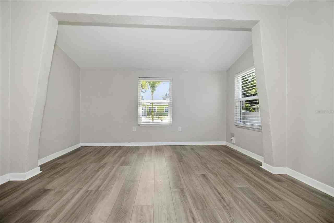 9314 N Ashley St - Photo 4 of 30