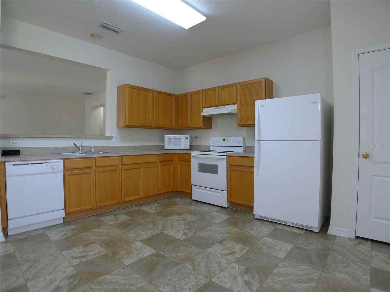 6829 Lake Eaglebrooke Dr - Photo 2 of 20