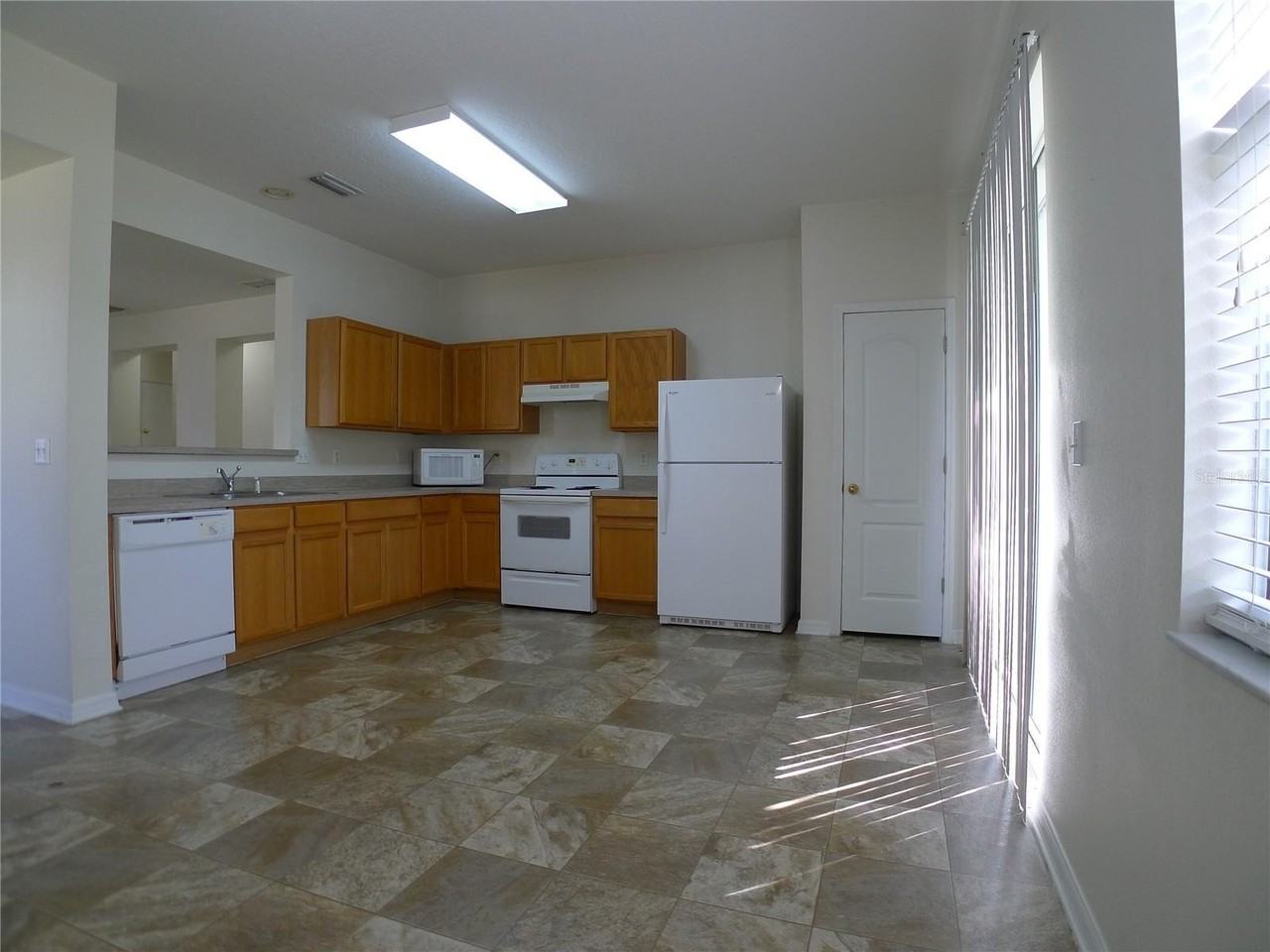 6829 Lake Eaglebrooke Dr - Photo 6 of 20