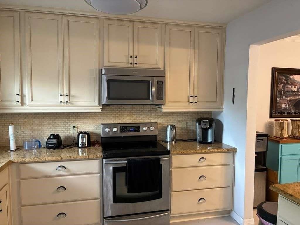 2384 Tahitian Ln #6 - Photo 5 of 23