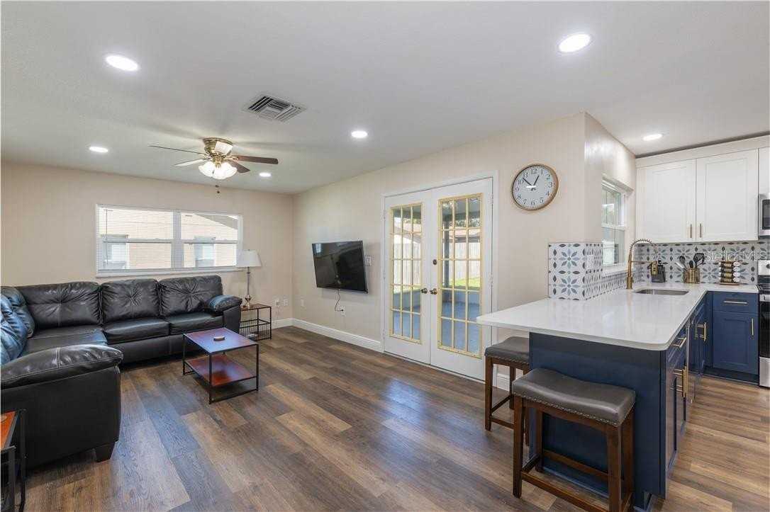 4711 Ridge Point Dr - Photo 3 of 29