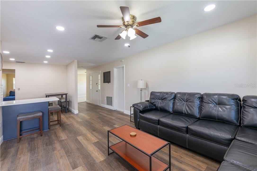 4711 Ridge Point Dr - Photo 4 of 29