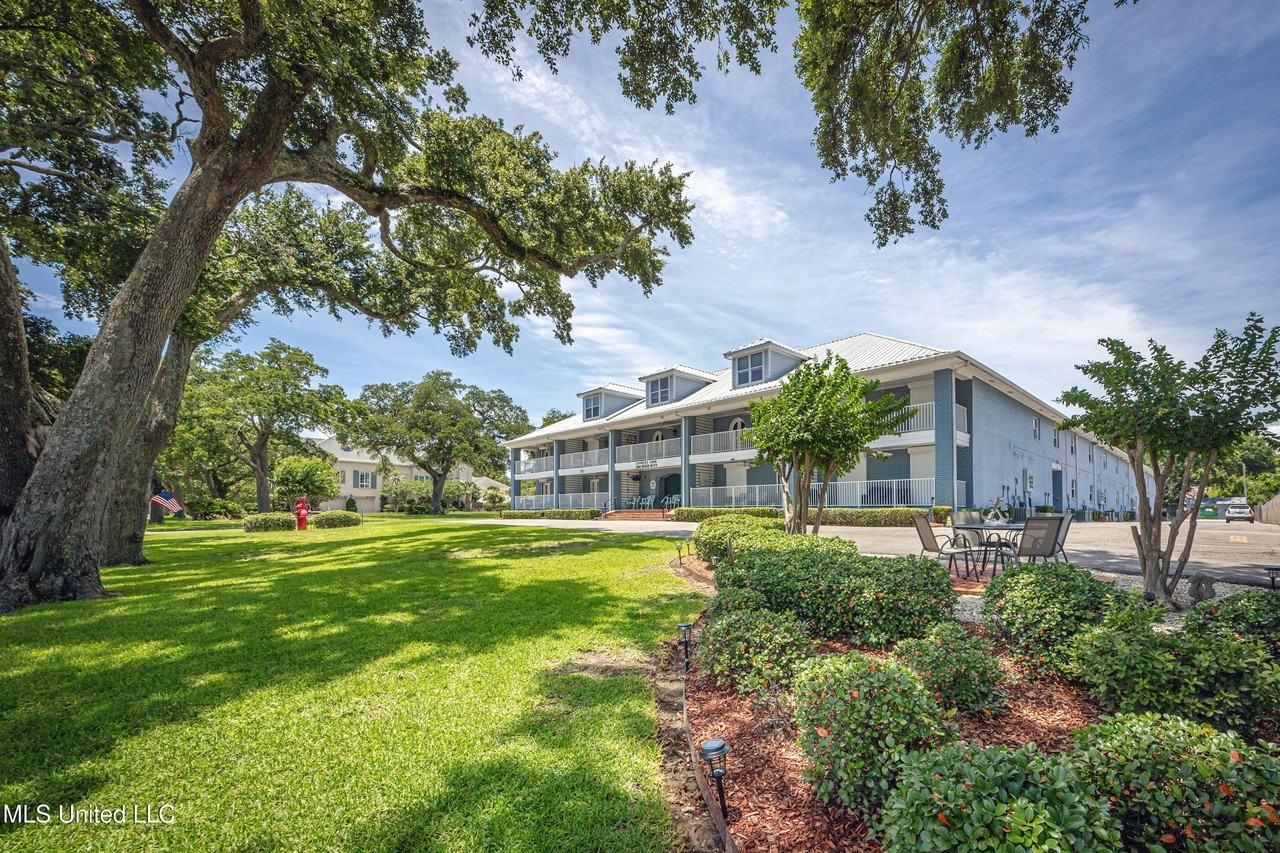 1282 Beach Blvd Apt 207 - Photo 4 of 33