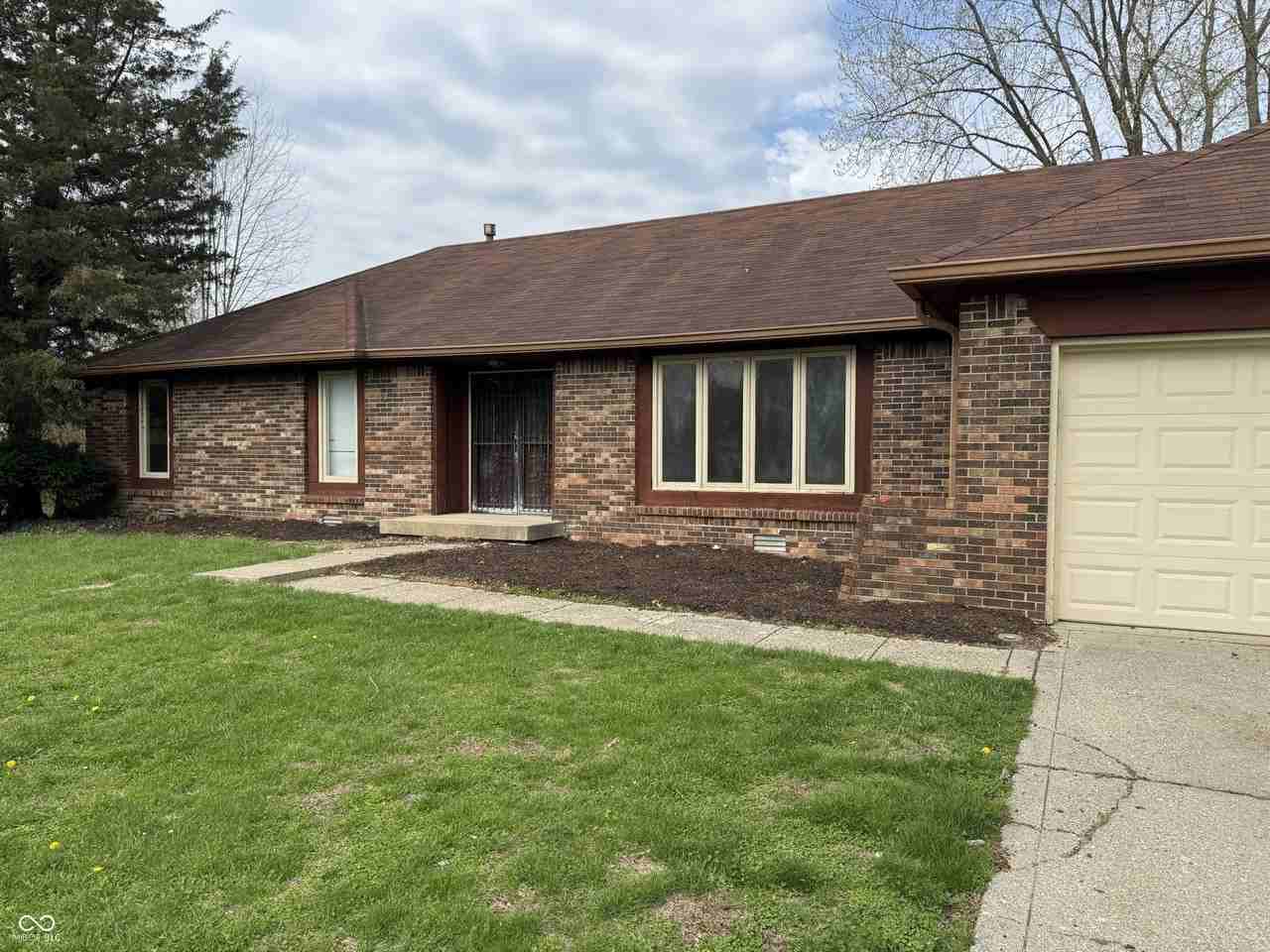 488 Orchardview Dr - Photo 2 of 31