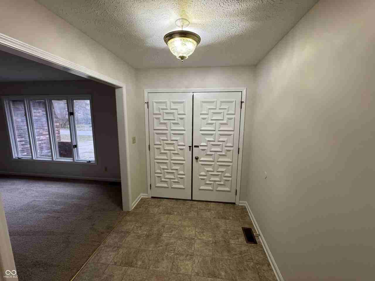 488 Orchardview Dr - Photo 3 of 31