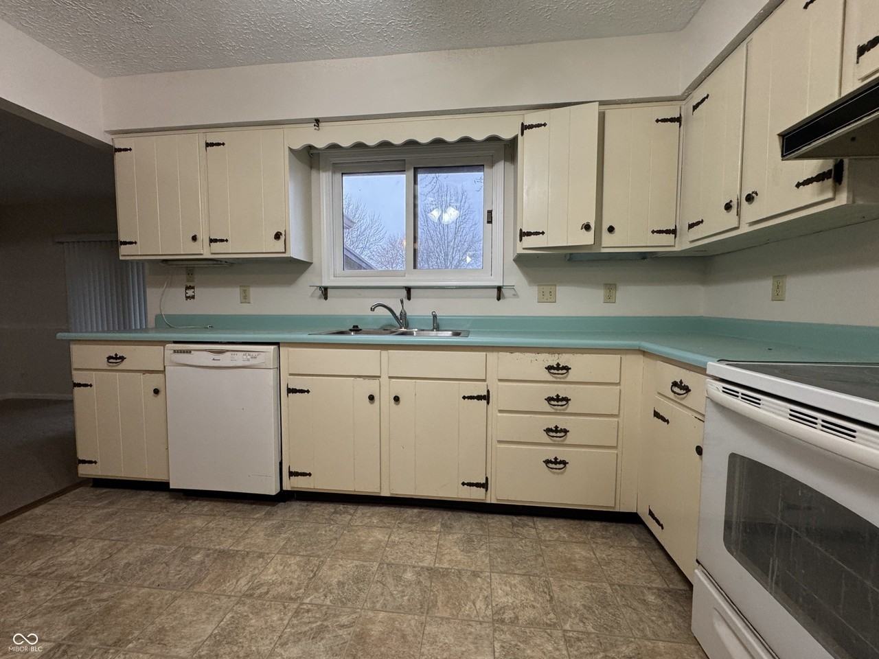 488 Orchardview Dr - Photo 6 of 31