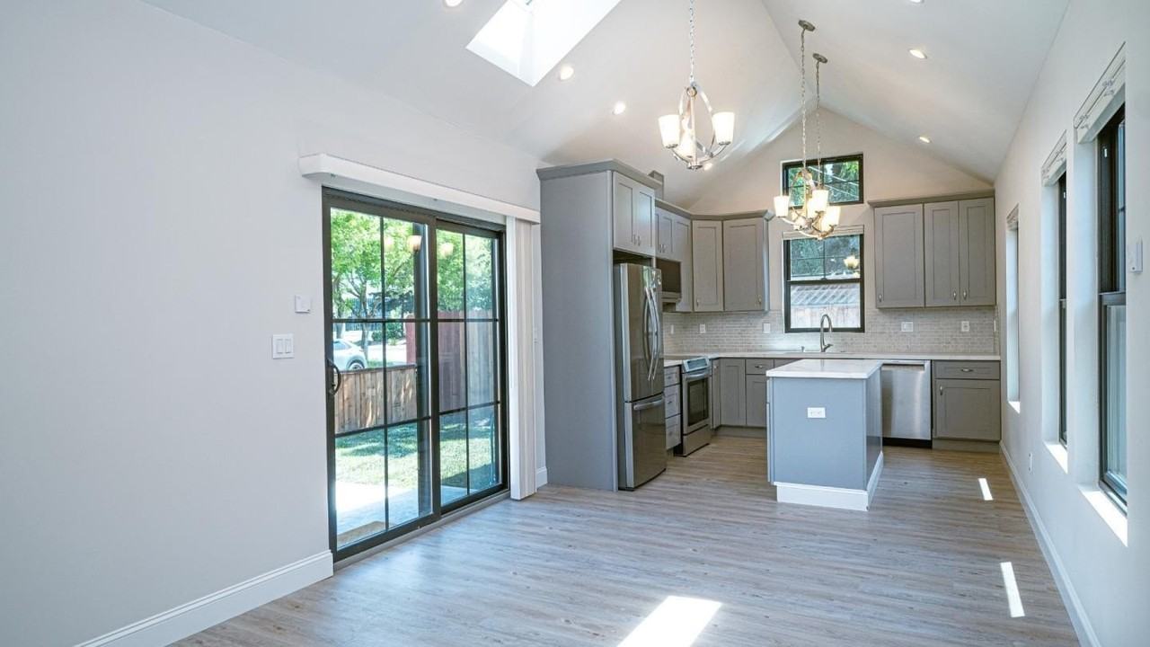 295 Murlagan Ave - Photo 2 of 10