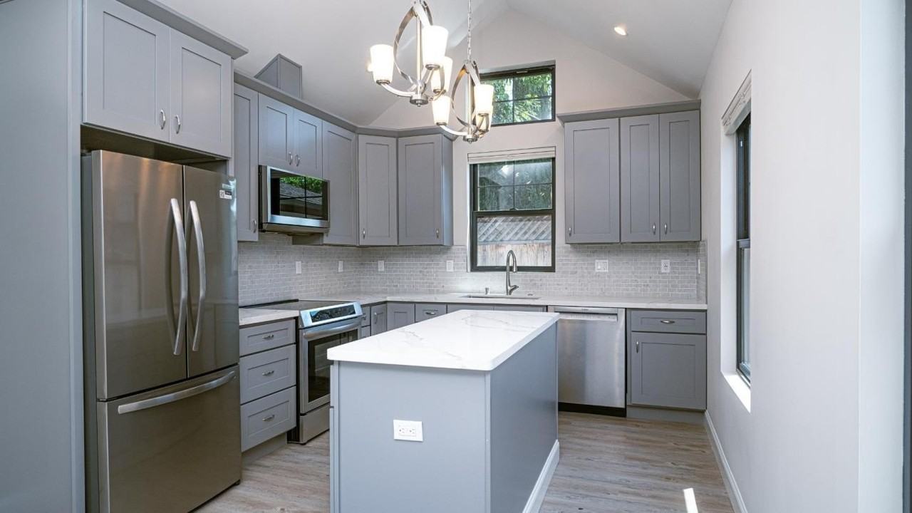 295 Murlagan Ave - Photo 3 of 10