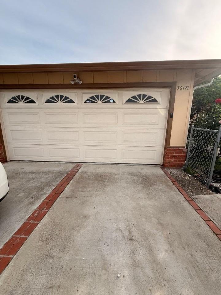 36171 Cabrillo Dr - Photo 2 of 18