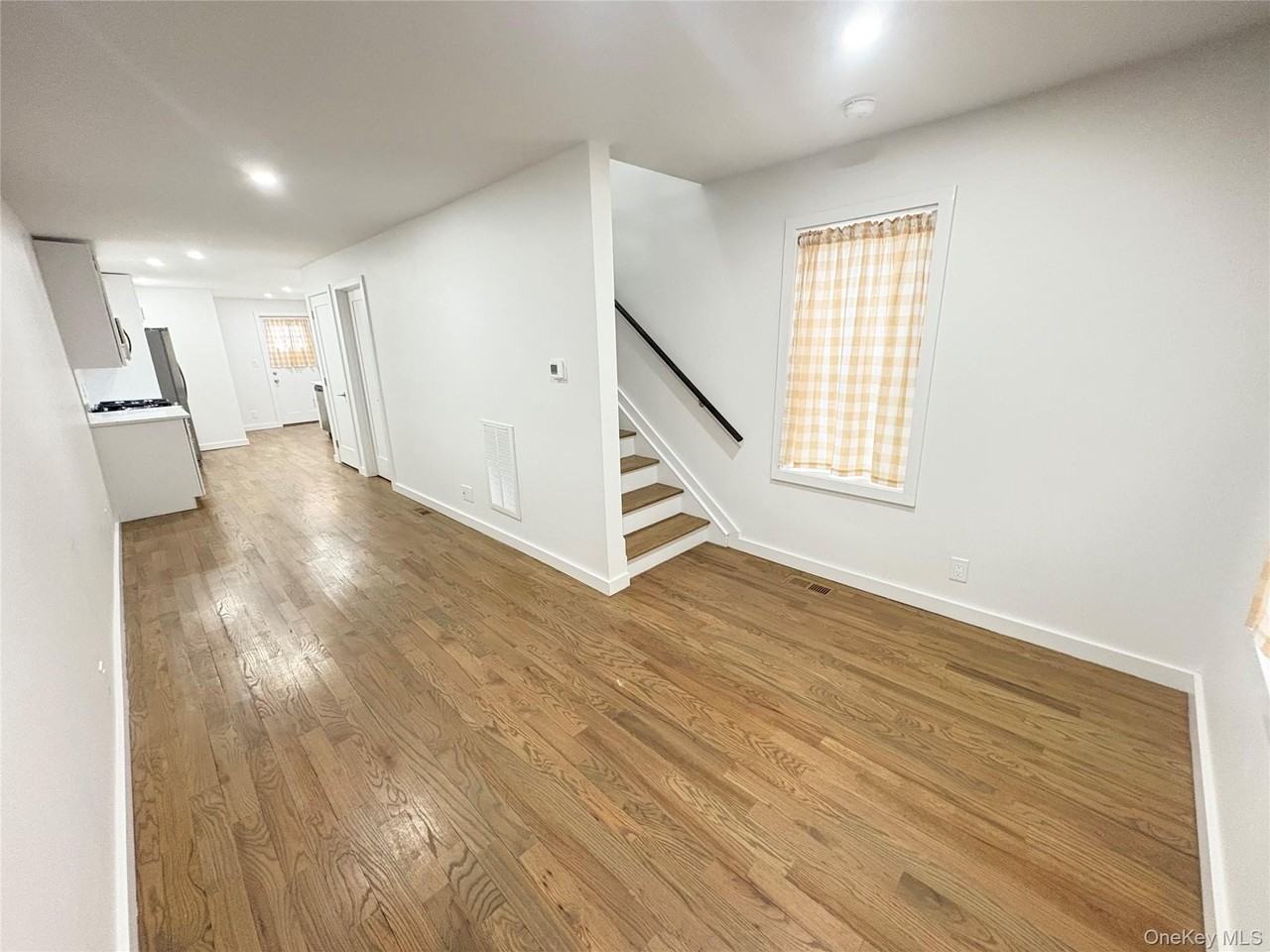 46 Maxwell Ave - Photo 3 of 19