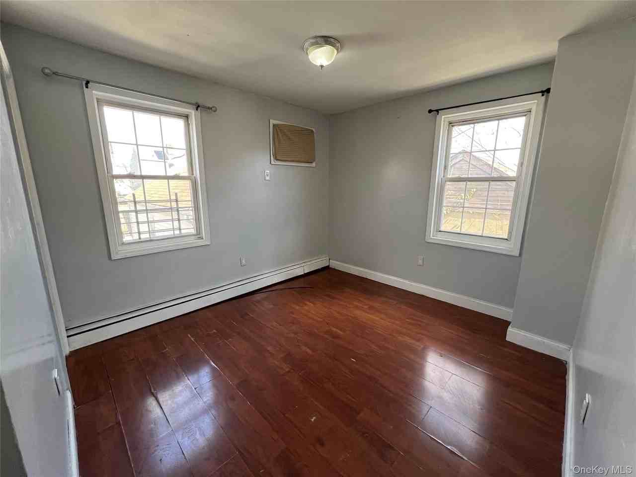 18011 146th Ave - Photo 4 of 9
