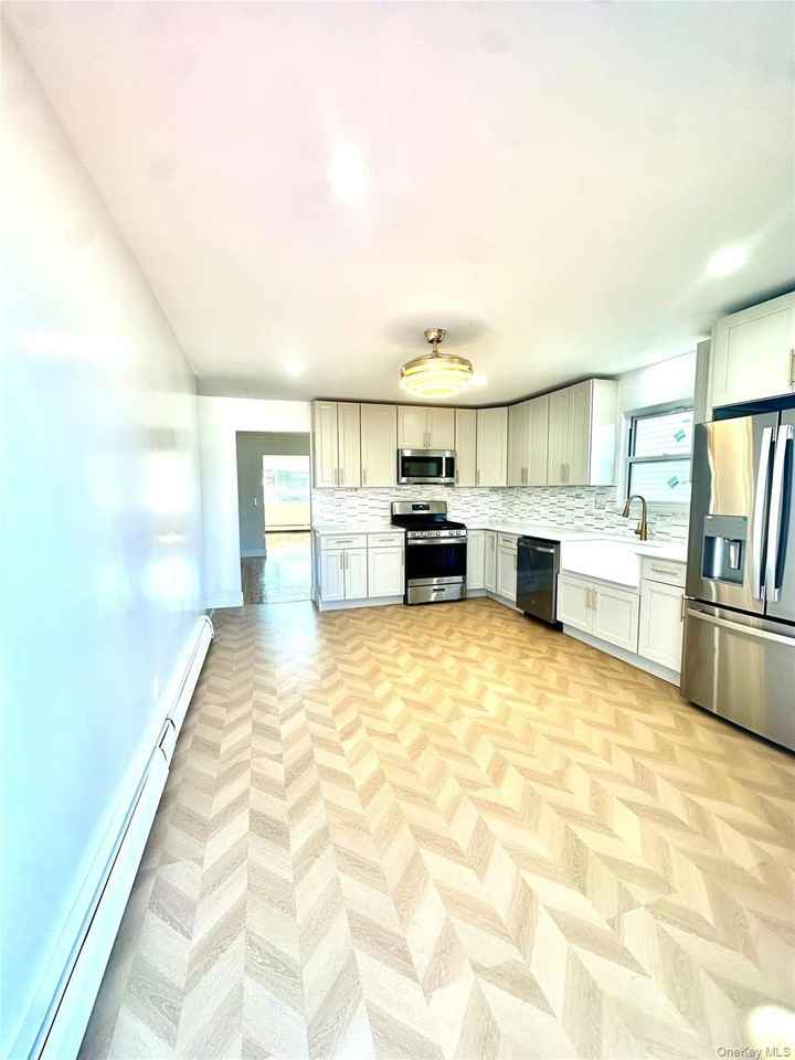 495 Kimball Ave 2nd Fl - Photo 6 of 22