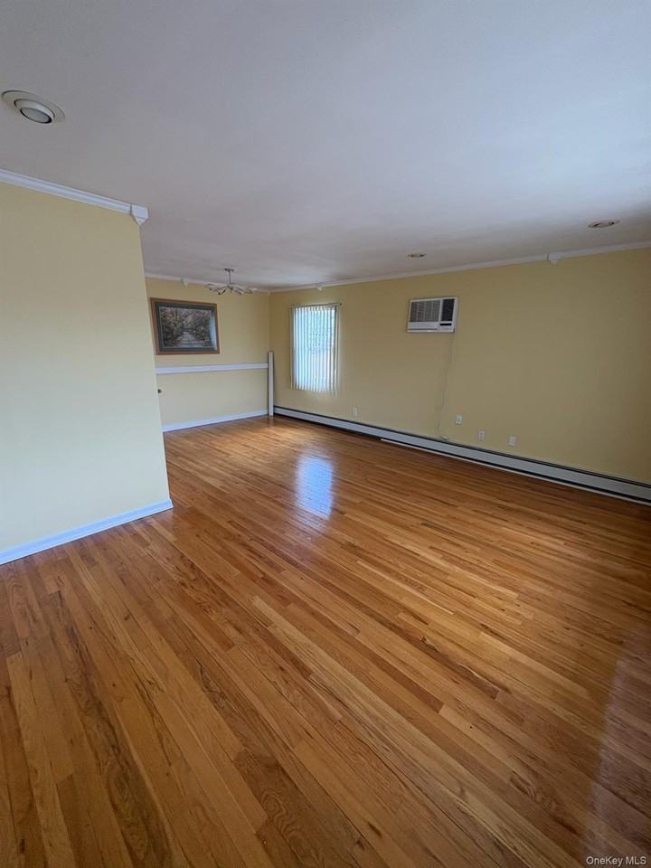 3363 Lawrence Ave - Photo 2 of 3