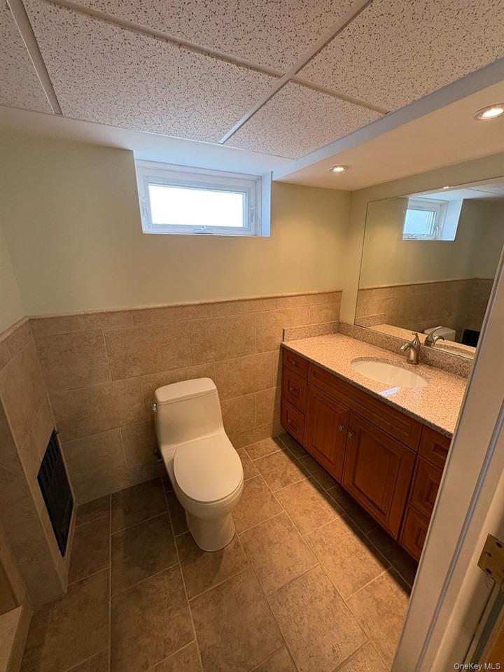 3363 Lawrence Ave - Photo 3 of 3