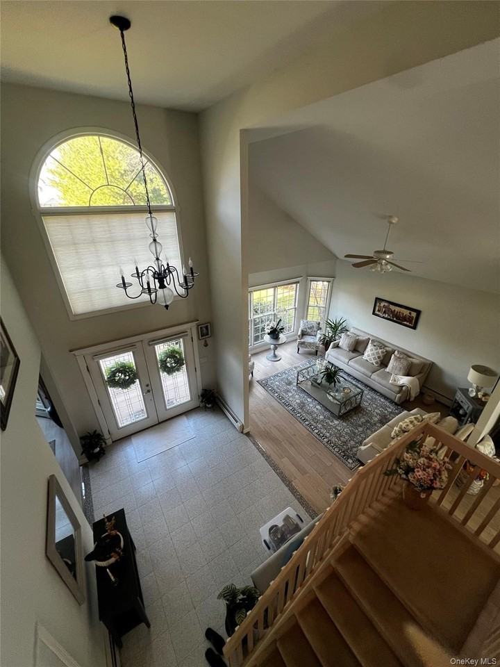 6 Kara Ct - Photo 4 of 31