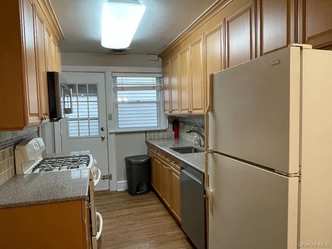 46 Illinois Avenue unit: Duplex - Photo 4 of 18